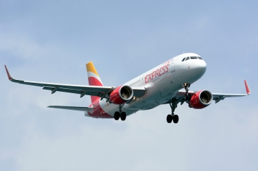 EC-LVQ (5590) 2013 Airbus A320-216(WL)