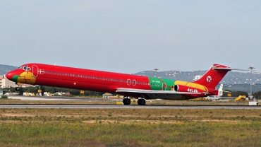 OY-RUE (cn 49936) McDonnell Douglas MD-83