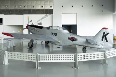030 North American TF-51D Mustang