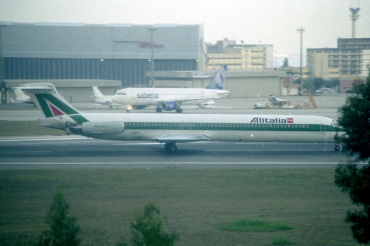 I-DATP (53232) 1995 McDonnell Douglas MD-82