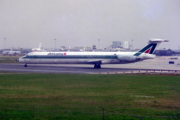 I-DACZ (53058) 1991 McDonnell Douglas MD-82