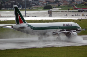 I-BIKE (999) 1999 Airbus A320-214