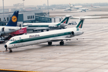 I-DAWR (49208) 1985 McDonnell Douglas MD-82