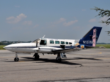 N1376G (cn 402C0271) Cessna 402C