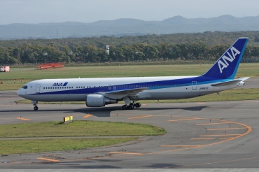 JA8670 (cn 25660) Boeing 767-381