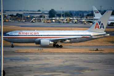 N325AA (cn 22326) Boeing 767-223ER