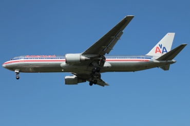 N379AA (cn 25448) Boeing 767-323ER