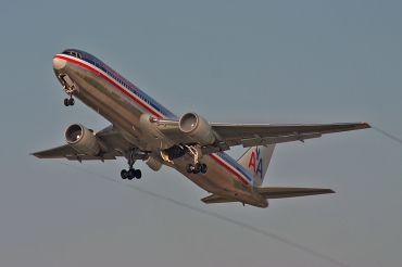 N361AA (cn 24042) Boeing 767-323ER