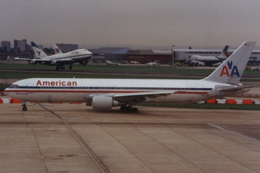 N370AA (cn 25197) Boeing 767-323ER