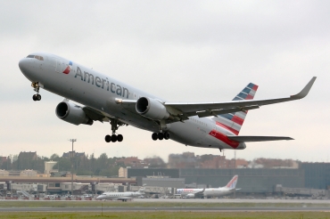 N390AA (27450) 1995 Boeing 767-323ER