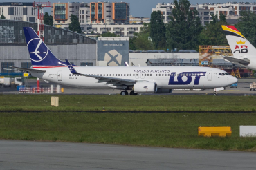 SP-LWA (30682) 2005 Boeing 737-89P(WL)