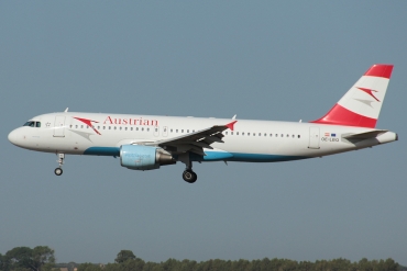 OE-LBQ (1137) 1999 Airbus A320-214