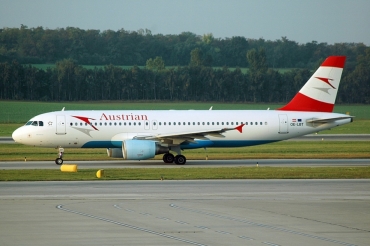 OE-LBT (1387) 2000 Airbus A320-214