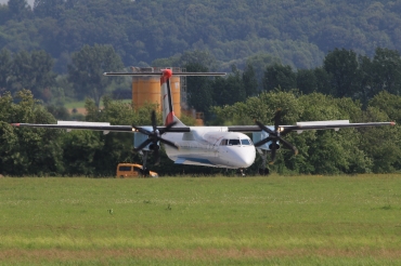 OE-LGJ (4104) 2005 Bombardier Dash 8-Q402