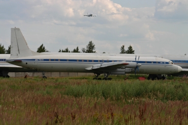 UN-75111 (184007105) Ilyushin Il-18