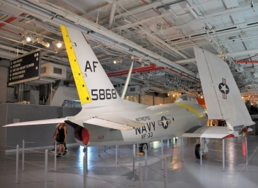 135868 (194-95) North American FJ-3 Fury