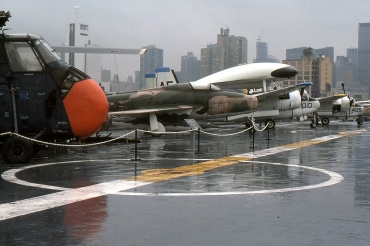 147212 / AF-010 (11) Grumman E-1B Tracer