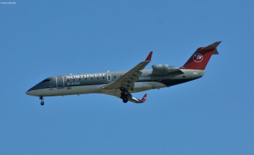 N8525B (7525) 2001 Bombardier CRJ-200 LR