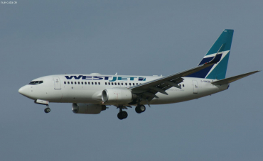 C-FWCN (33698) 2003 Boeing 737-7CT(WL)