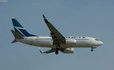 C-FZWS (32731) 2001 Boeing 737-76N(WL)