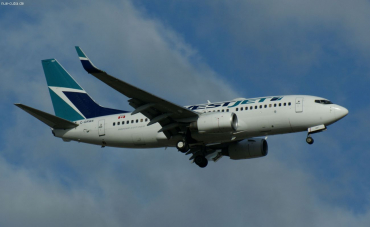 C-GRWS (32881) 2002 Boeing 737-76N(WL)