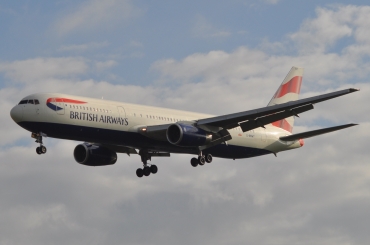 G-BNWT (25828) 1993 Boeing 767-336(ER)