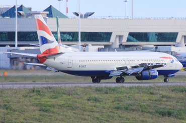 G-DOCZ (cn 25858) Boeing 737-436