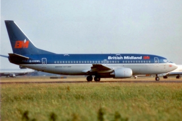 G-OBML (cn 24300) Boeing 737-3Q8