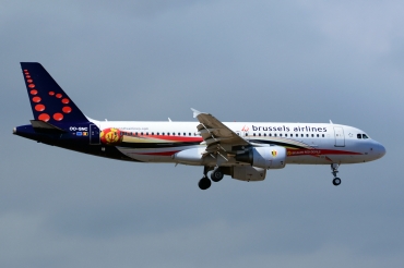OO-SNC (1797) 2002 Airbus A320-214