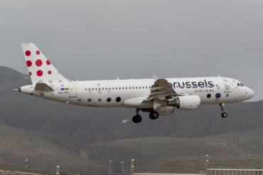 OO-SNI (1983) 2003 Airbus A320-214