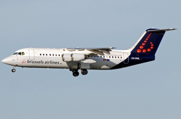 OO-DWL (cn E3361) BAe Avro RJ100