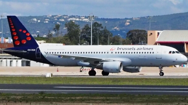 OO-TCH (1929) 2003 Airbus A320-214