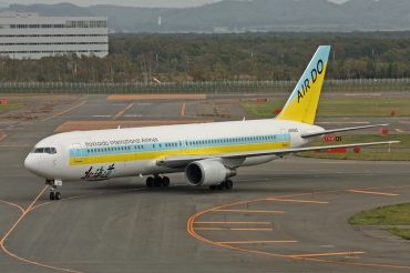 JA98AD (cn 27476) Boeing 767-33AER