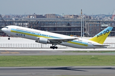 JA98AD (cn 27476) Boeing 767-33AER