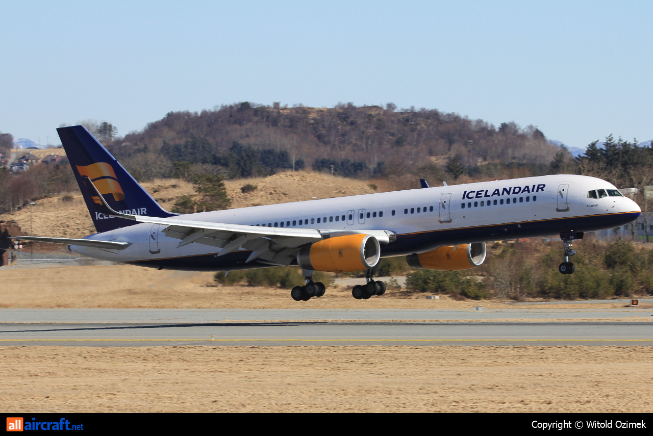 TF-FIP · Boeing 757-208(WL) · (SVG / ENZV)
