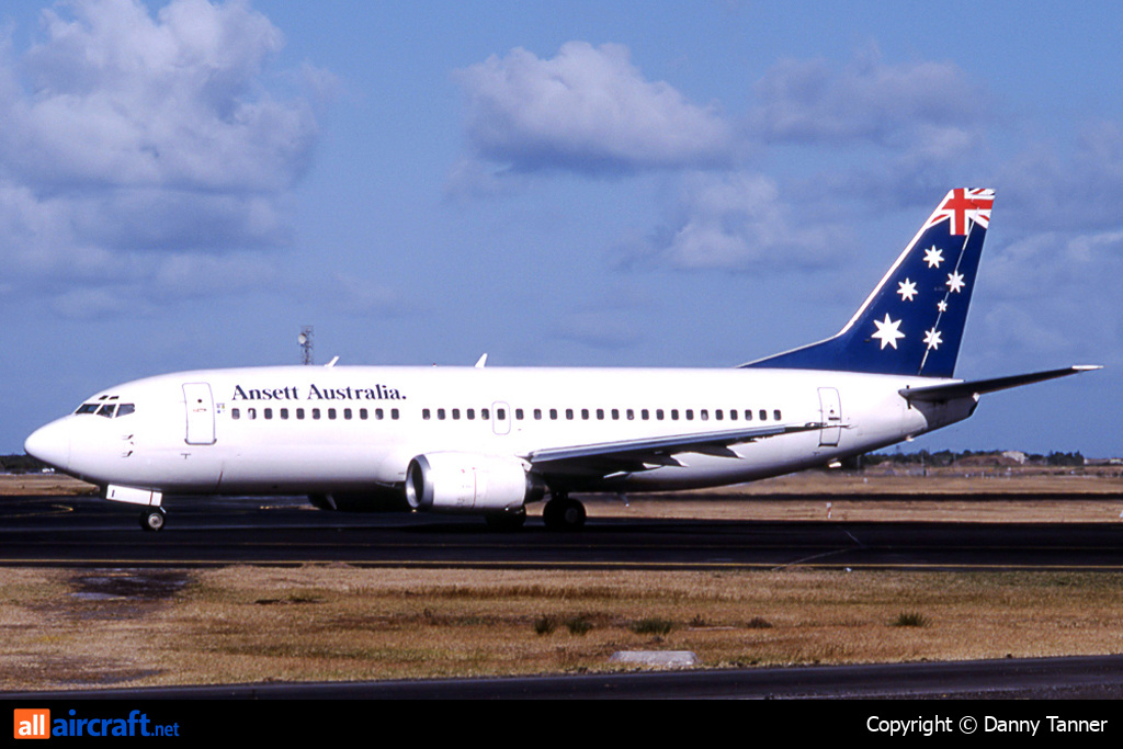 VH-CZI · Boeing 737-377 · (ADL / YPAD)