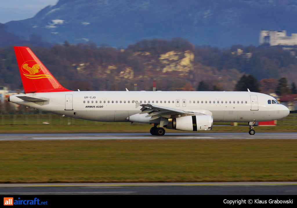 UR-CJO · Airbus A320-231 · (SZG / LOWS)