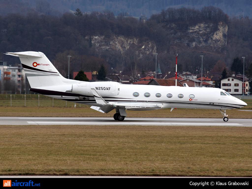 N250AF · Gulfstream Aerospace G450 · (SZG / LOWS)