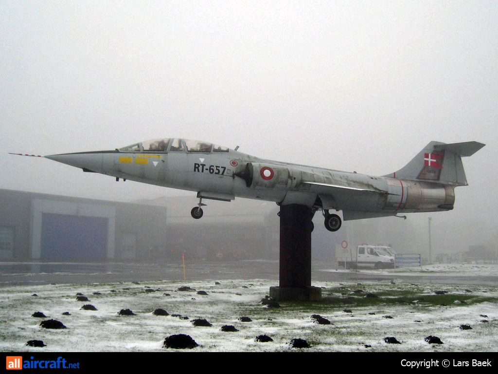 RT-657 · Lockheed CF-104D Starfighter Mk2 · (AAL / EKYT)