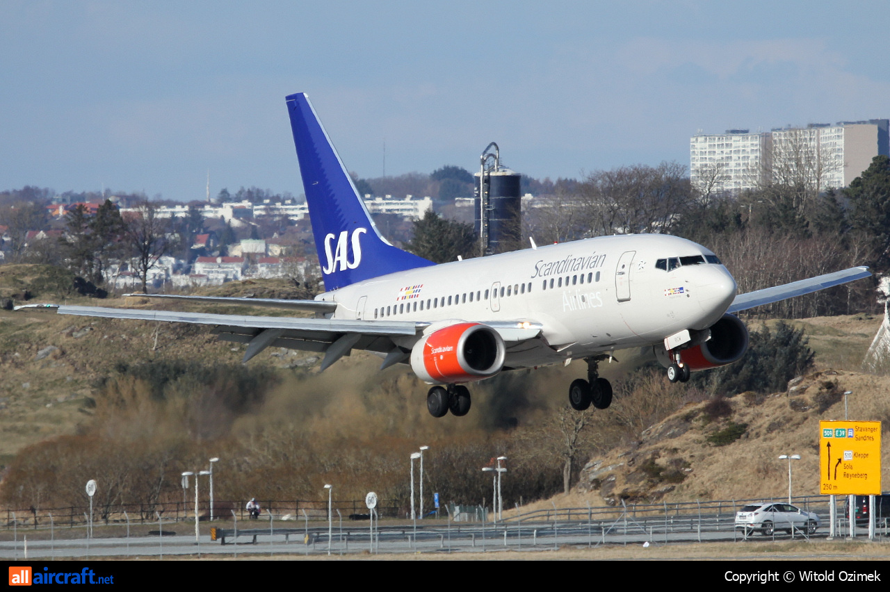 LN-RCW · Boeing 737-683 · (SVG / ENZV)