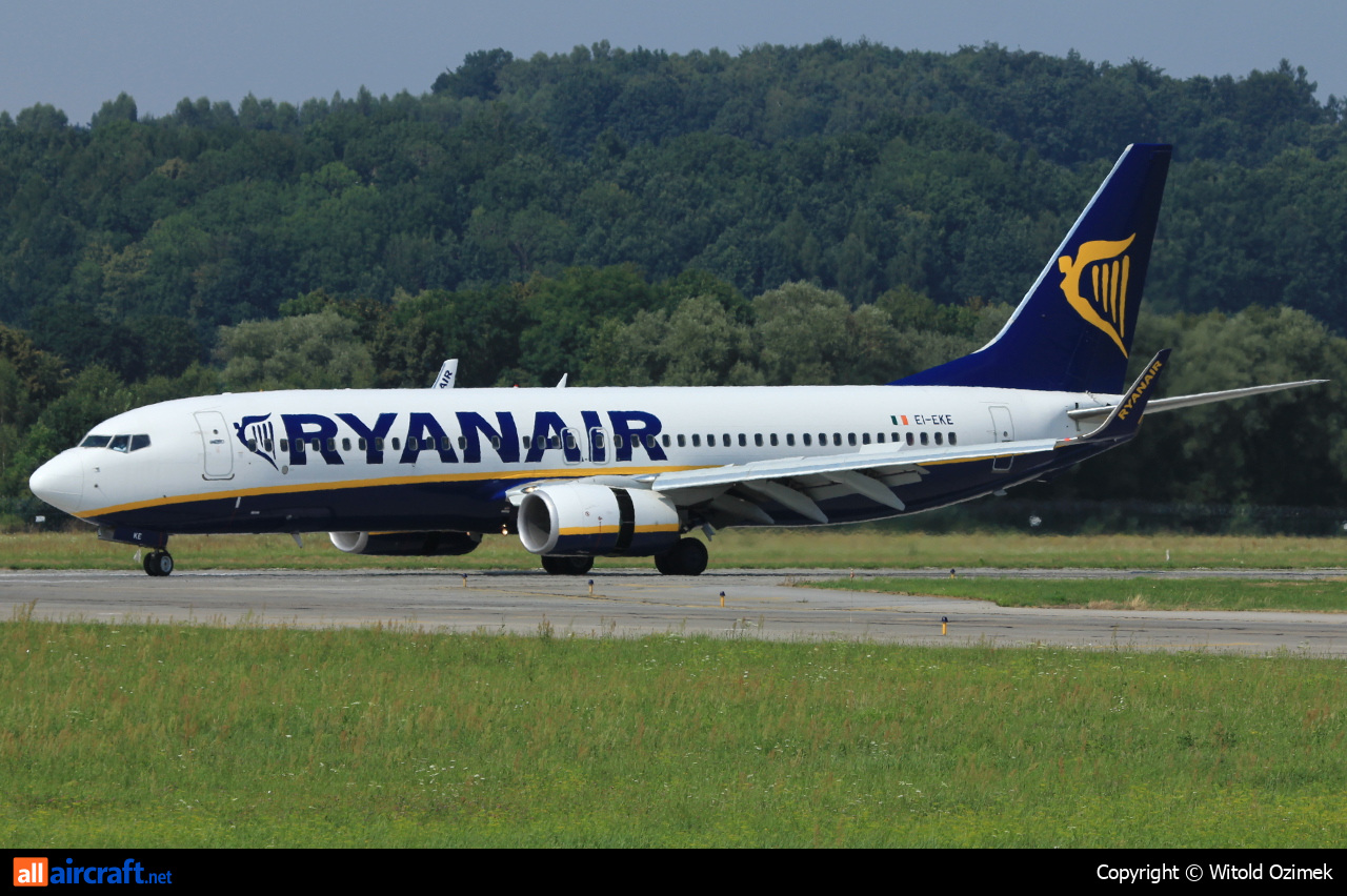 EI-EKE · Boeing 737-8AS(WL) · (KRK / EPKK)