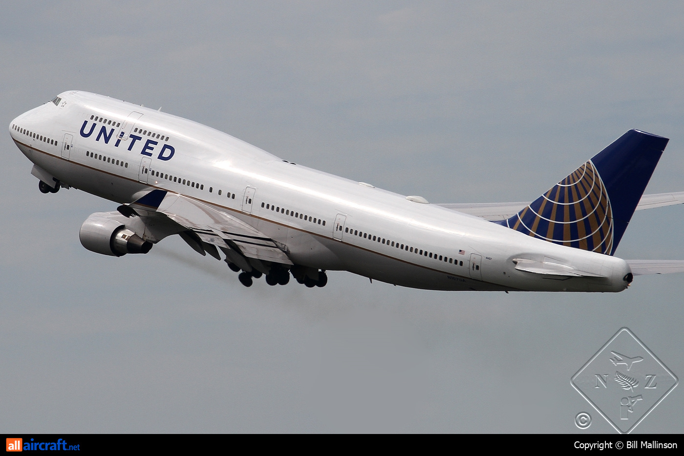 N107UA · Boeing 747-422 · (SYD / YSSY)