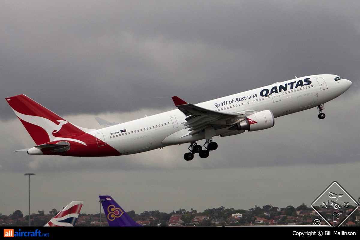 VH-EBM · Airbus A330-202 · (SYD / YSSY)
