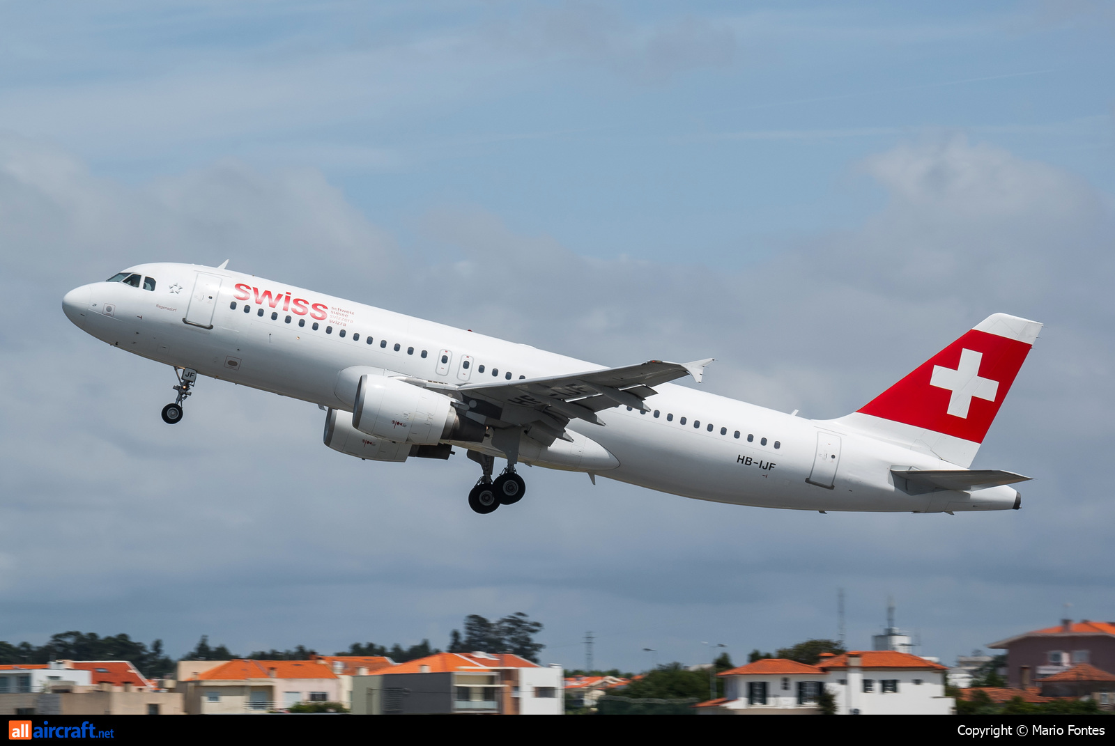 HB-IJF · Airbus A320-214 · (OPO / LPPR)