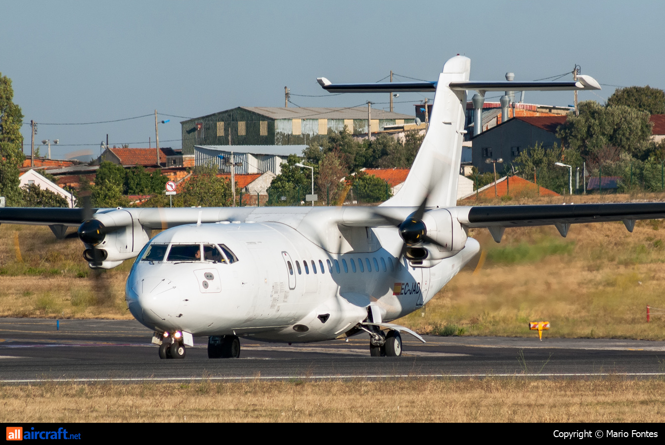 EC-JAD · ATR-42-300 · (LIS / LPPT)