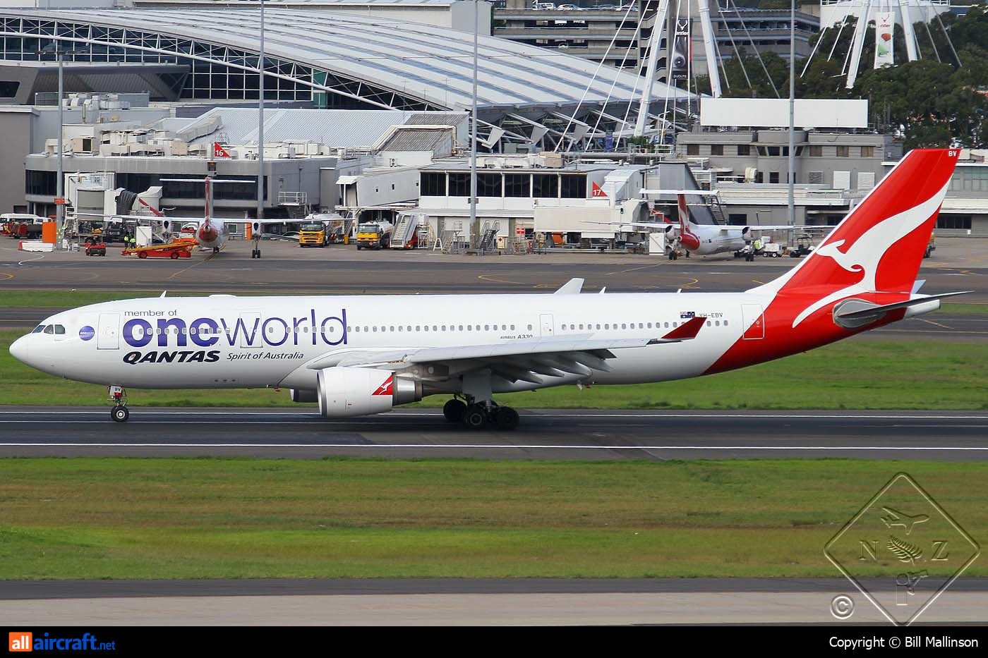 VH-EBV · Airbus A330-203 · (SYD / YSSY)