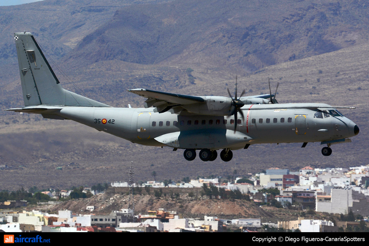 T.21-04 / 35-42 · CASA C-295M · (LPA / GCLP)