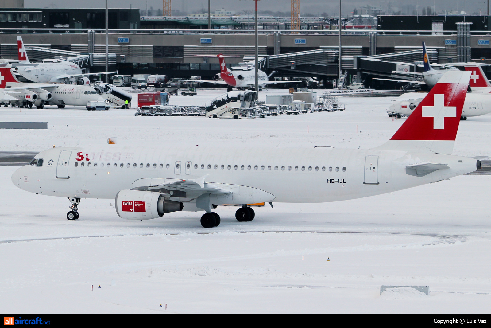 HB-IJL · Airbus A320-214 · (ZRH / LSZH)