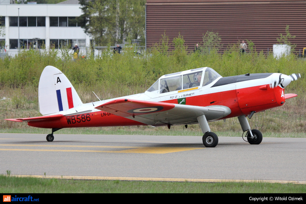 LN-DHC · De Havilland DHC-1 Chipmunk T.10 · (ENKJ)