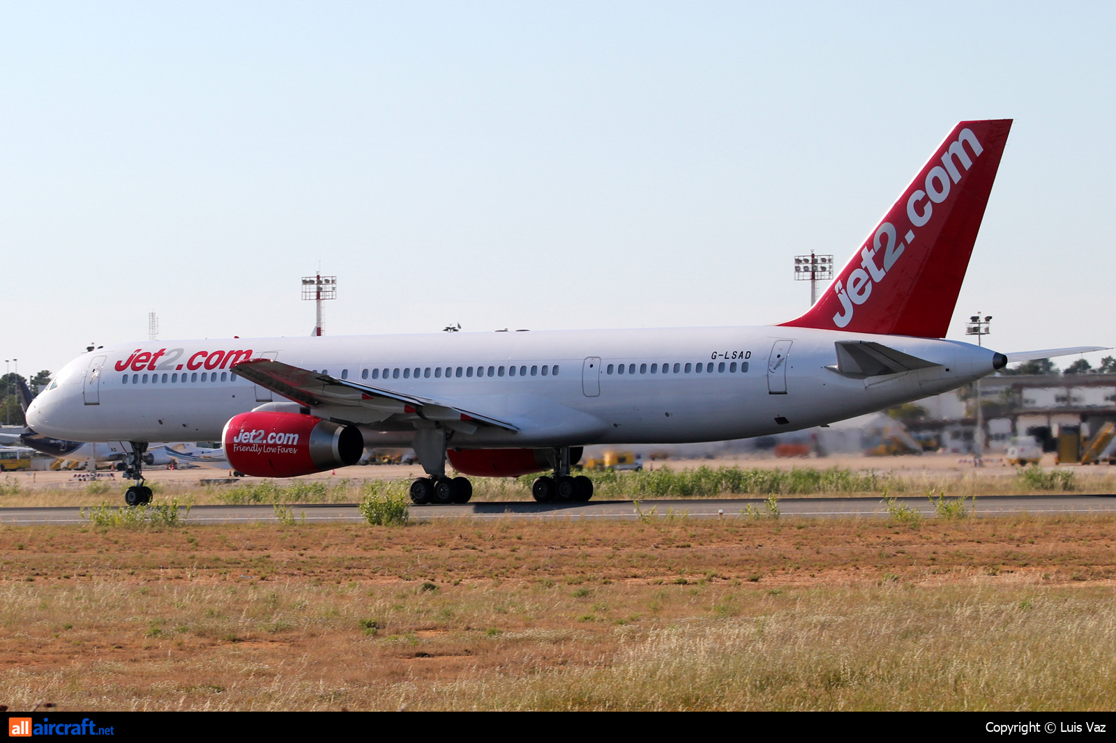 G-LSAD · Boeing 757-236 · (FAO / LPFR)